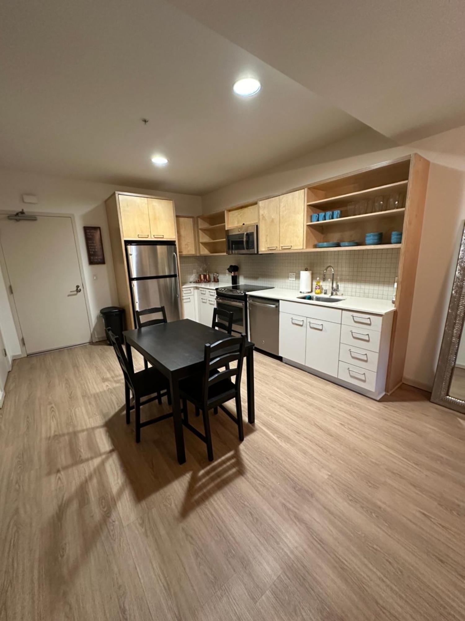 Apartment 1br On Hollywood Blvd With Free Parking!! *