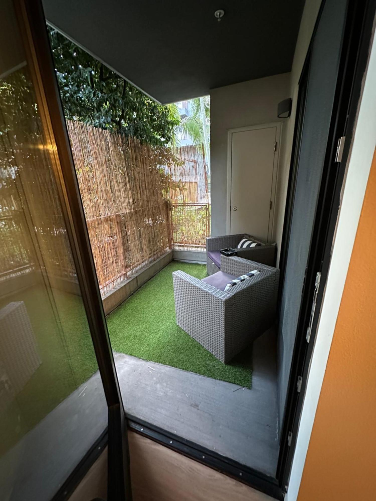 1br On Hollywood Blvd With Free Parking!! Apartment *